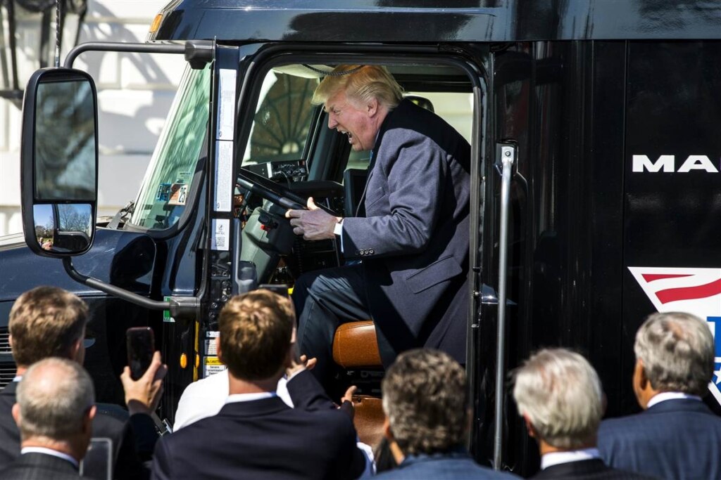 трамп дальнобойщик