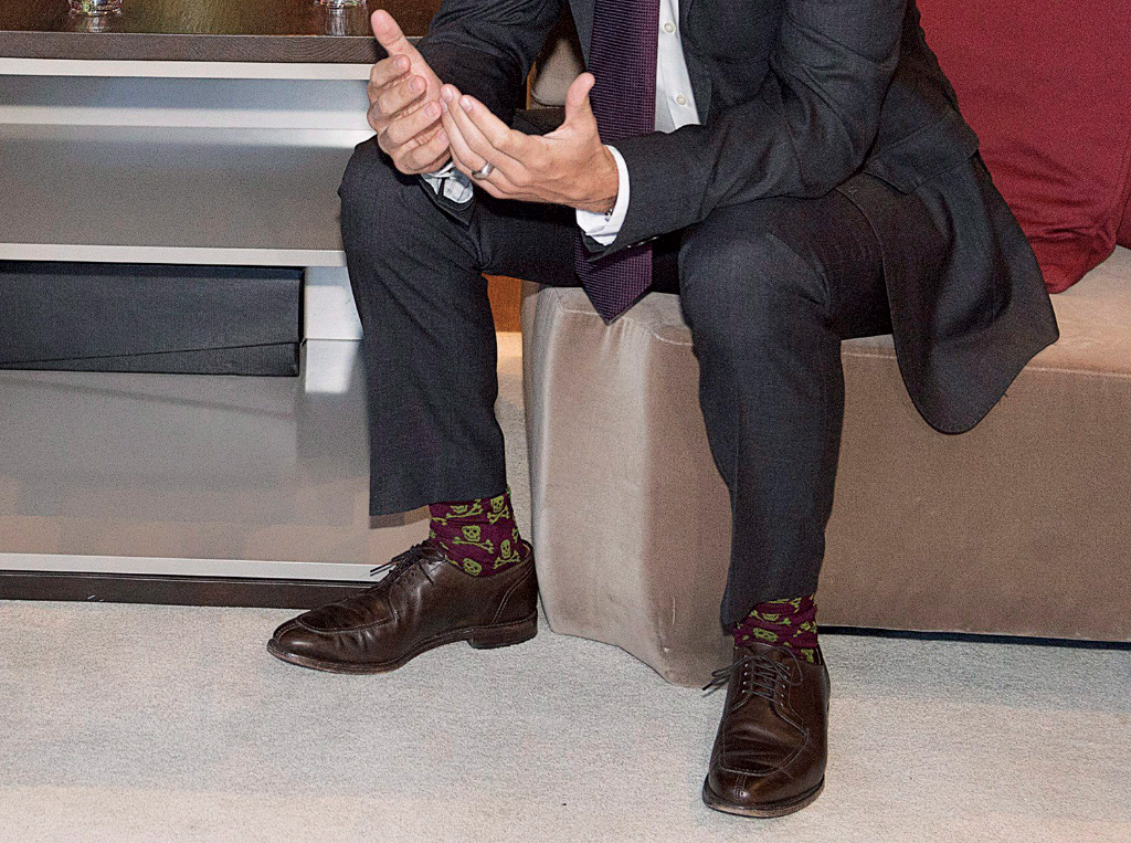 Prime Minister Justin Trudeau, right, chats with Johann Schneider-Ammann, president of the Swiss Confederation, in Davos, Switzerland on Thursday, Jan. 21, 2016. Trudeau is attending the the World Economic Forum where political, business and social leaders gather to discuss world agendas. (Andrew Vaughan/CP)