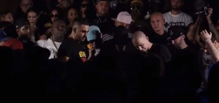 оксимирон дизастер, баттл оксимирона и дизастера, dizaster oxxxymiron, kotd, оксимирон дизастер запись баттла, кто победил баттл оксимирона и дизастера, оксимирон победил дизастера, оксимирон на английском, мемы про баттл, мемы versus, kotd memes, rap battle memes,