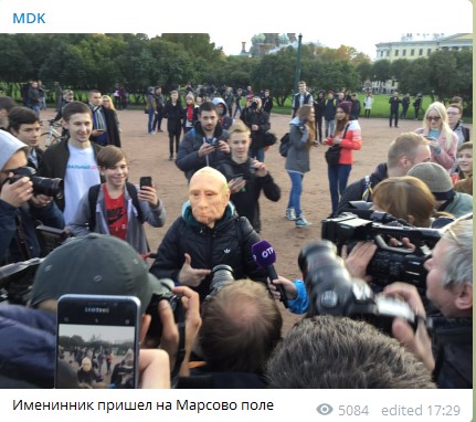 в маске путина петербург
