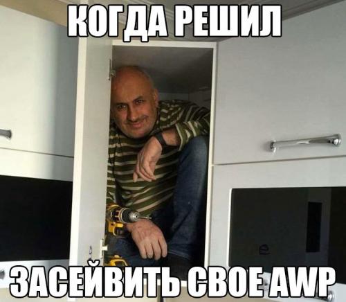 Мужик прячется в шкафу от спецназовца