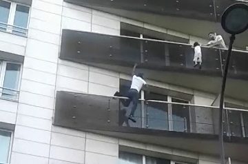Французский "Спайдермен" спас ребёнка