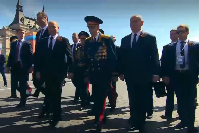 охранник путина толкнул ветерана