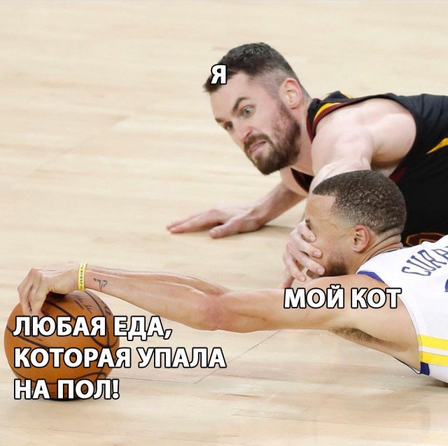 Баскетболист держит соперника за лицо мем