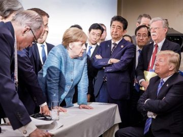 трамп напротив меркель мем