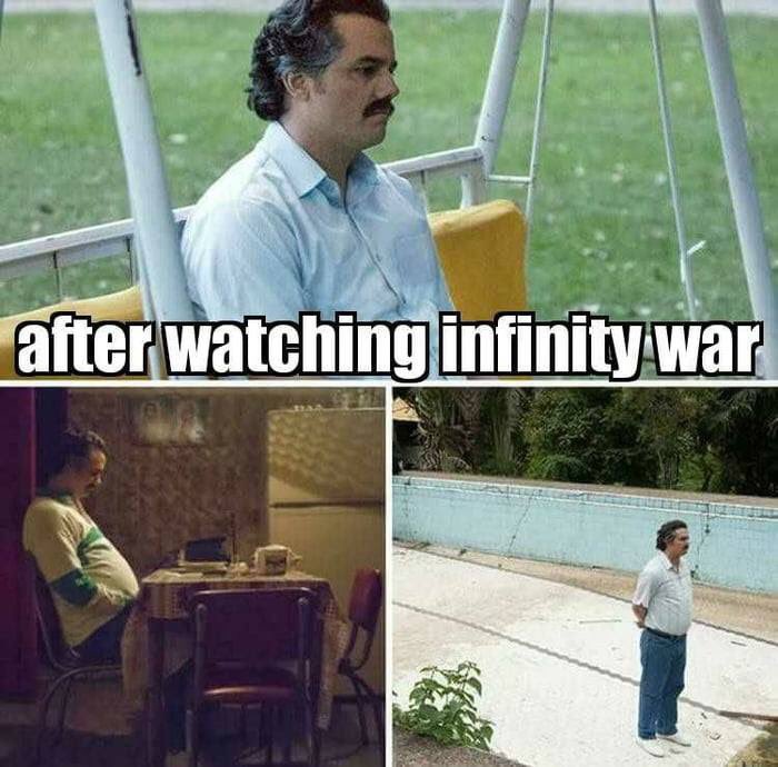 грустный мужик сидит на качелях