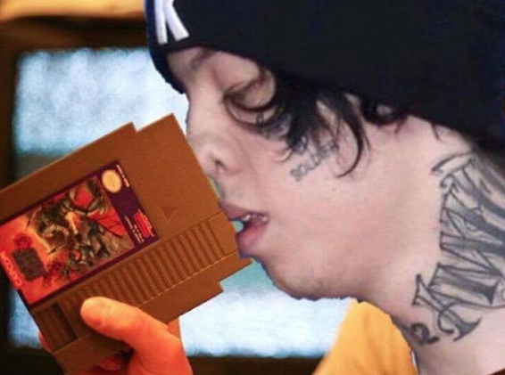 Lil Xan целует Noah Cyrus Lil Xan целует Noah Cyrus