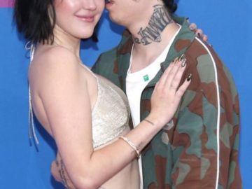 Lil Xan целует Noah Cyrus
