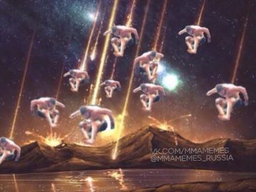 Хабиб перепрыгивает через ограду