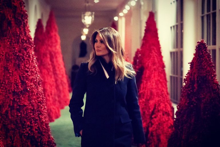 Красные елки Мелании Трамп