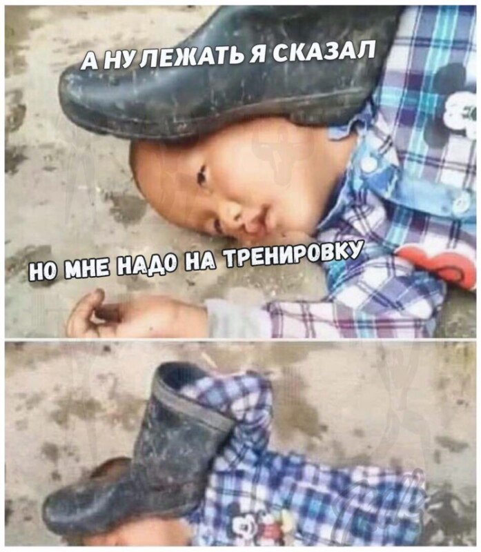 Мальчик с сапогом на руке