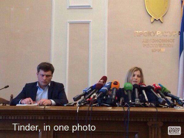 Поклонская с микрофонами и грустный мужик