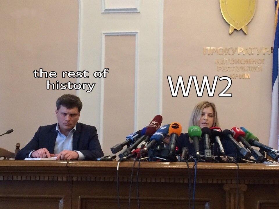 Поклонская с микрофонами и грустный мужик