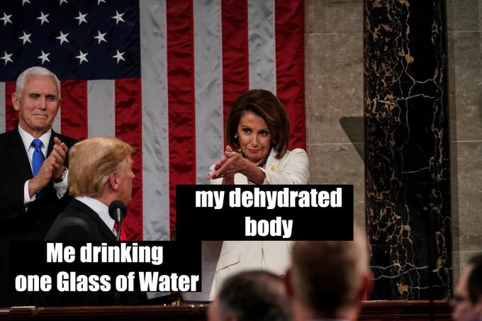 Пелоси хлопает Трампу
