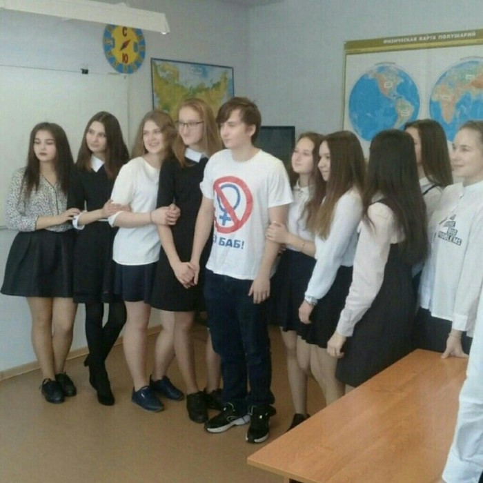 Школьник в футболке Без баб Школьник в футболке Без баб