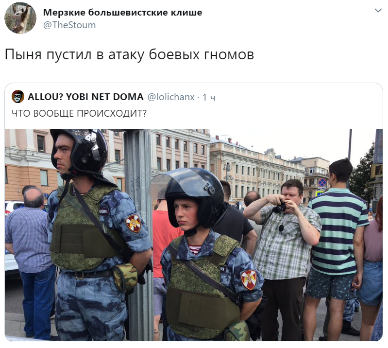маленький полицейский на митинге маленький полицейский на митинге