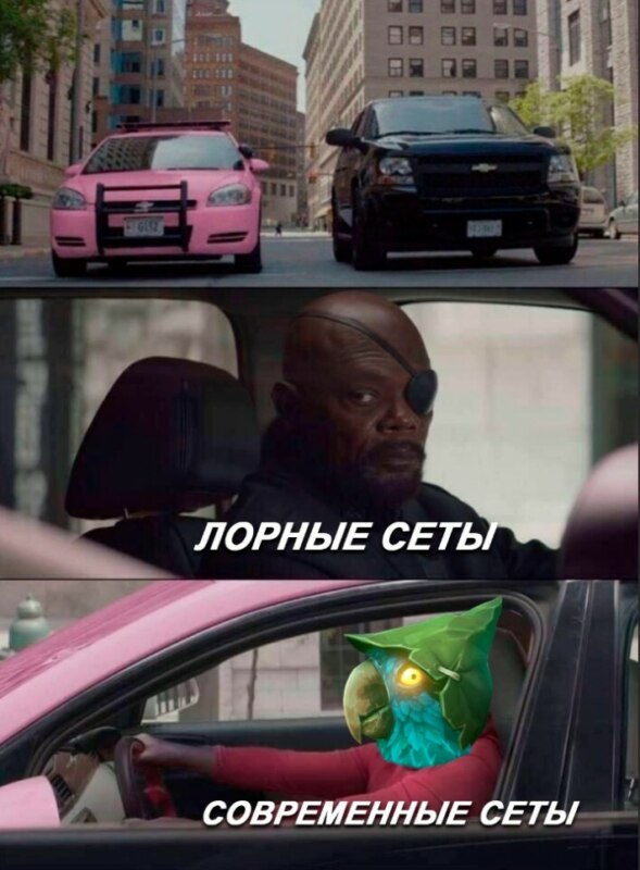 Ник Фьюри в машине смотрит на розового парня