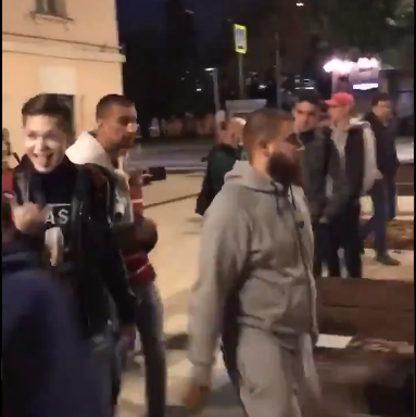 Лев против в "Яме" под мелодию из "Деревни дураков"