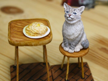 Кот с блинами или вафлями
