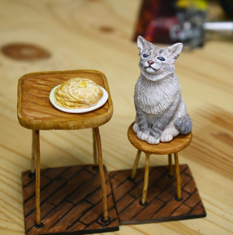 Кот с блинами или вафлями