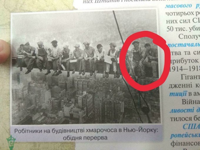 Фотожаба с Киану Ривзом попала в украинский учебник по истории Фотожаба с Киану Ривзом попала в украинский учебник по истории