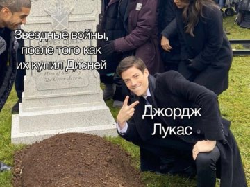 Парень у могилы