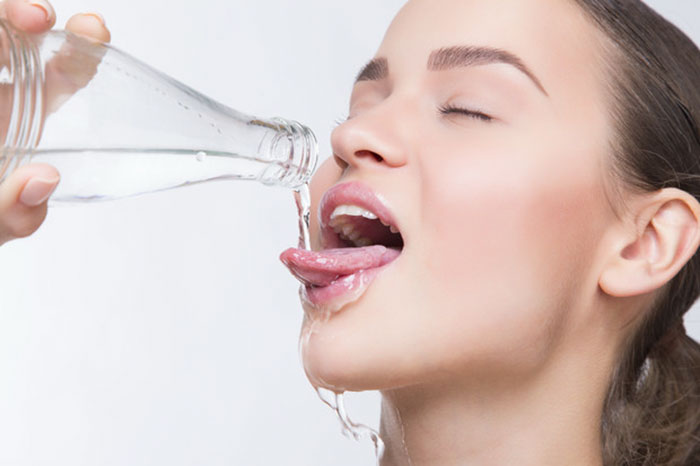 женщина с водой
