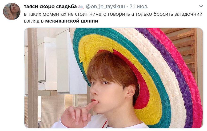 загадочный взгляд в мексиканской шляпе
