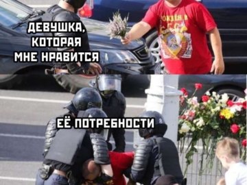 Мужчина дарит цветы омоновцу