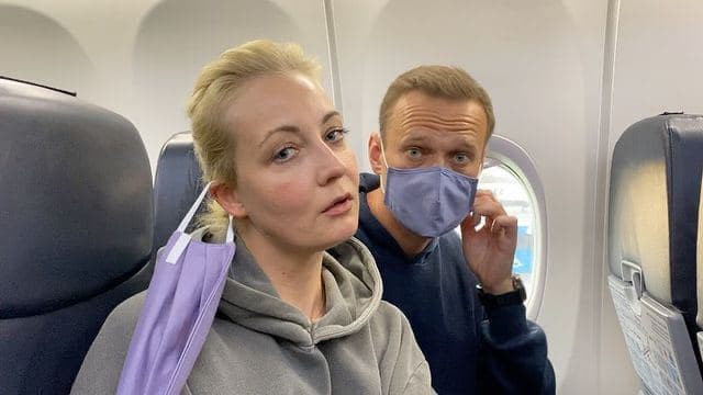 Навальный вернулся в Россию