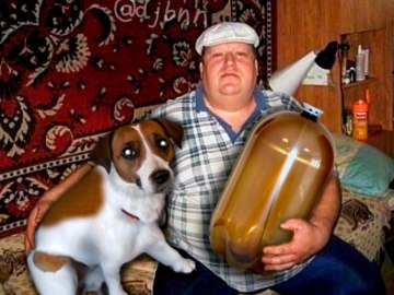 Мужик с батоном и собакой