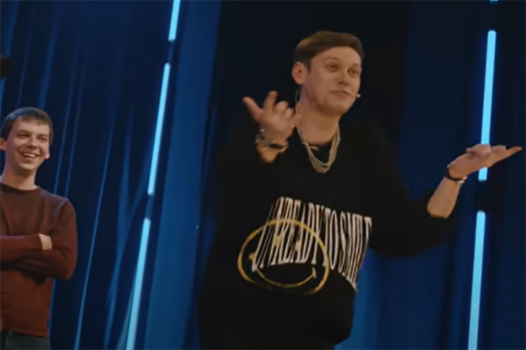эй девчонка в 16 ряду