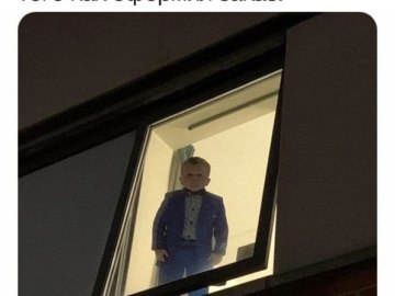 Хасбик в окне
