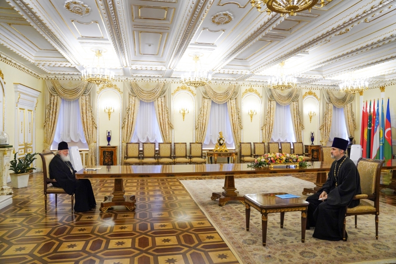 патриарх кирилл длинный стол