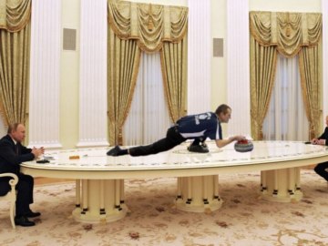 Путин за длинным столом