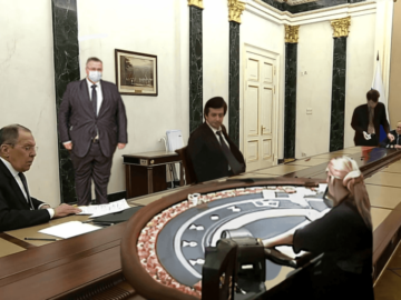 Путин за длинным столом
