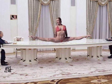 Путин за длинным столом