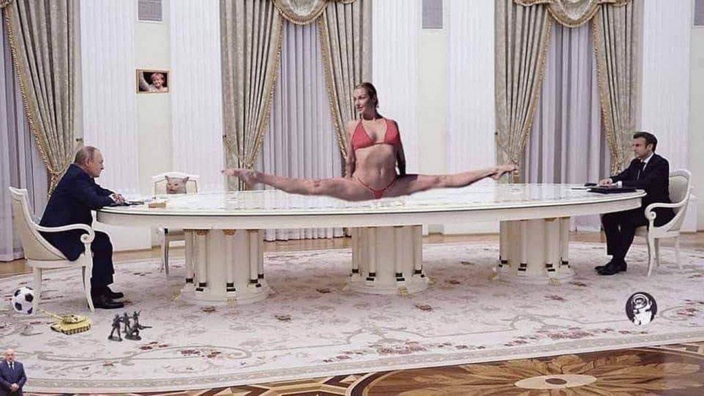 Путин за длинным столом