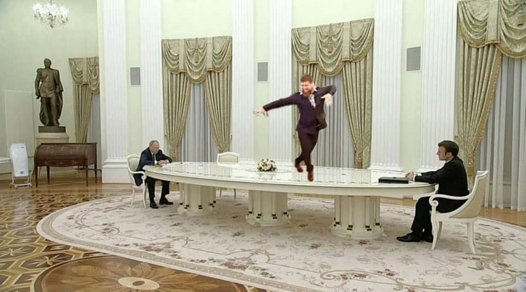Путин за длинным столом