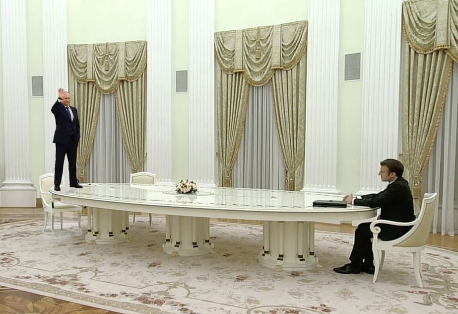 Путин за длинным столом