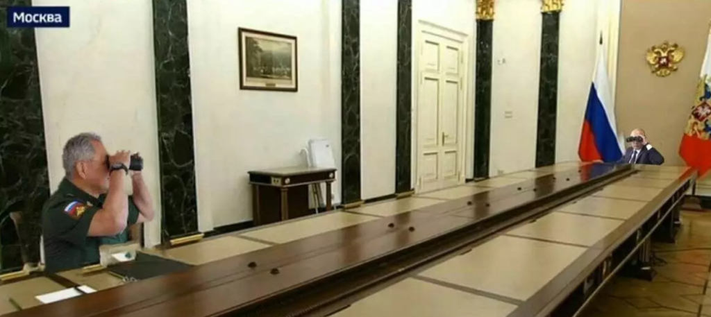 Путин за длинным столом