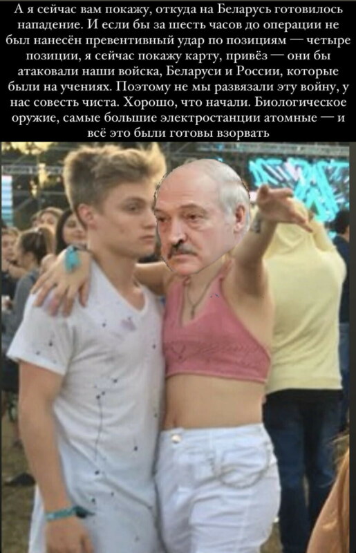 Девушка объясняет парню