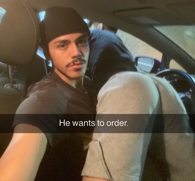Он хочет заказать (He wants to order)