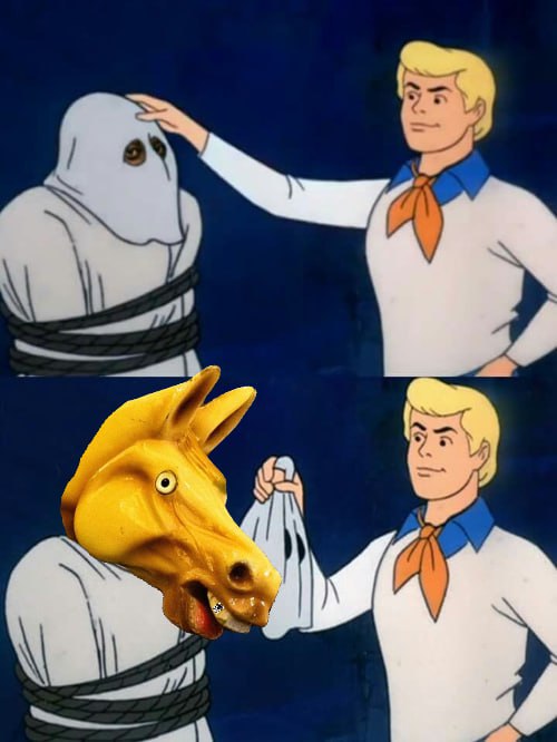 Желтый конь на карусели