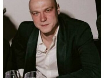 Юра Борисов за столом